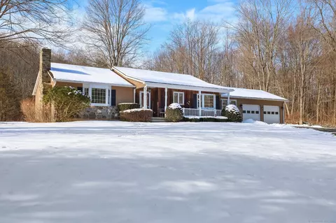 4 Murphys Ln, Brookfield, CT 06804