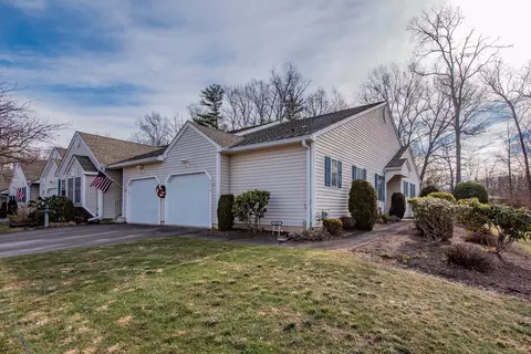 8410 Glacier Way #8410, Southington, CT 06489