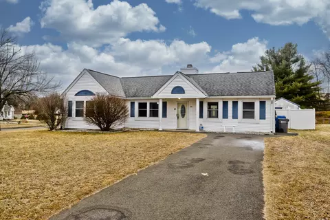 56 Elvree St, Manchester, CT 06042