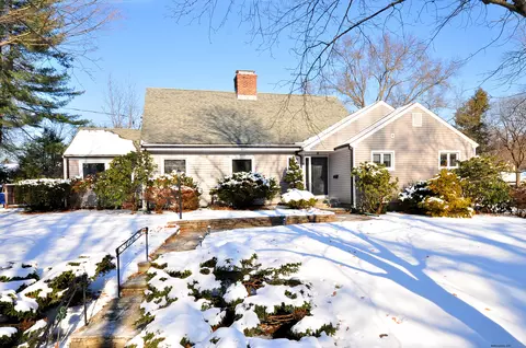 4 Kirkwood Rd, West Hartford, CT 06117