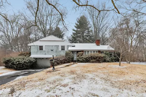 73 Oakridge Rd, Trumbull, CT 06611