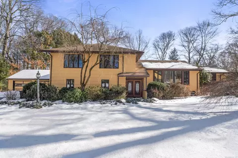 76 Don Bob Rd, Stamford, CT 06903