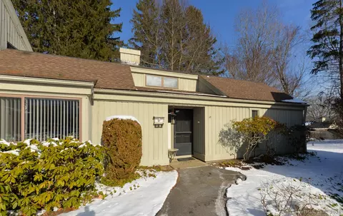 3 Heritage Vlg #B, Southbury, CT 06488