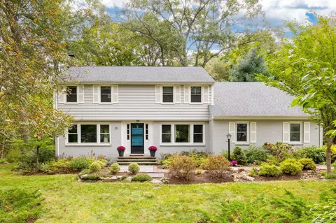 25 Rolling Meadow Rd, Madison, CT 06443