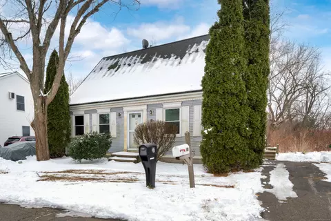 40 Kingsbury Ln, Glastonbury, CT 06033