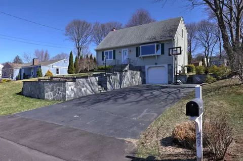 29 Samuel St, Trumbull, CT 06611