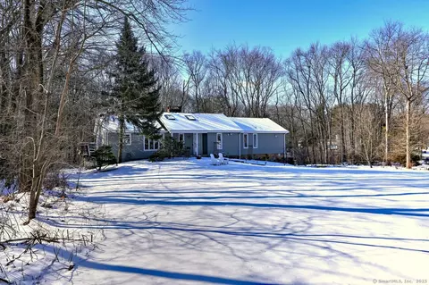 21 Cranbury Dr, Trumbull, CT 06611