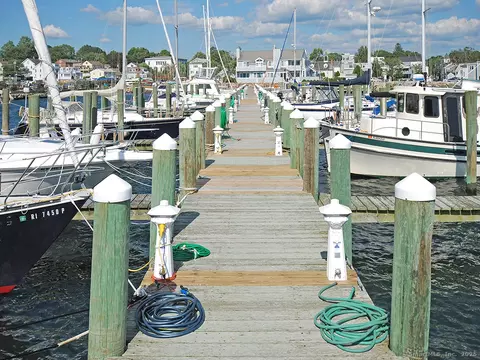 4 Nw St #34, Stonington, CT 06378