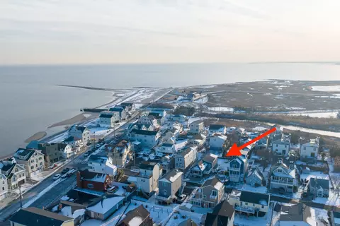 14 Cooper Ave, Milford, CT 06460