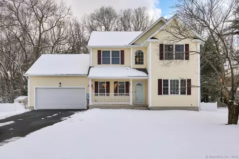 15 Szepanski Rd, Windsor Locks, CT 06096