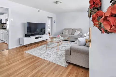 153 Cherry Hill Dr #1B, Bridgeport, CT 06606