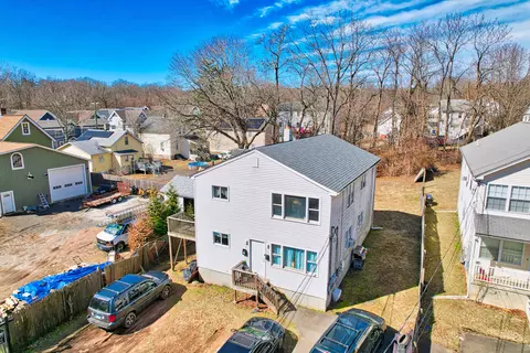 18 W Hills Rd, New Haven, CT 06515