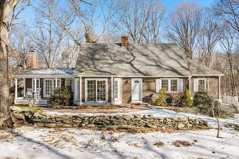 62 Lords Ln, Deep River, CT 06417