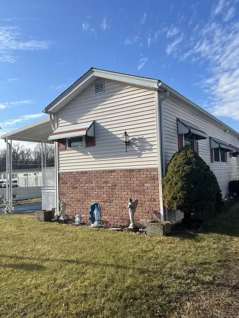 9 Arawak Dr, East Hartford, CT 06118