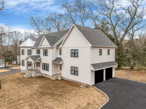 18 Siacus Pl, Fairfield, CT 06825
