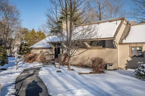 42 Crocus Ln #42, Avon, CT 06001