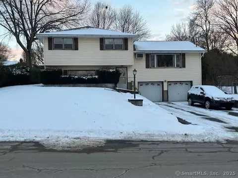 421 Highland Dr, Waterbury, CT 06708