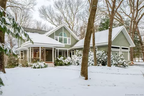 18 Chestnut Ln, Wallingford, CT 06492