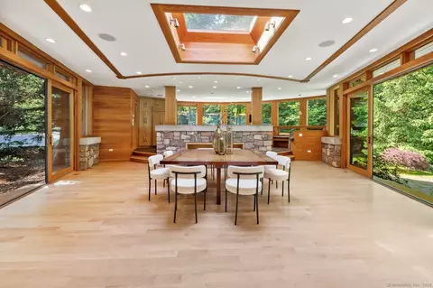 22 Father Peters Ln, New Canaan, CT 06840