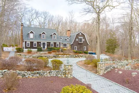 68 Rockwood Ln, Monroe, CT 06468