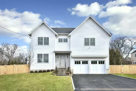 10 Bauer Pl, Westport, CT 06880