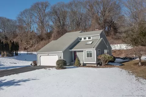 4 Patterson Pl, Old Saybrook, CT 06475