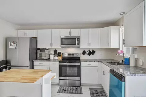55 Bentwood Dr #3, Waterbury, CT 06705