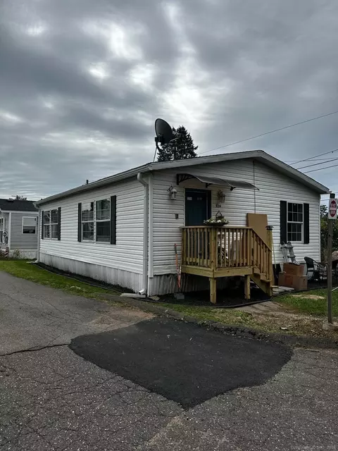 35 Main St #TRLR E14, South Windsor, CT 06074