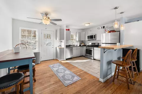 97 Union St, Deep River, CT 06417