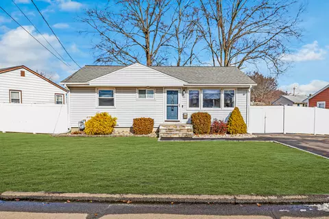 63 Contact Dr, West Haven, CT 06516