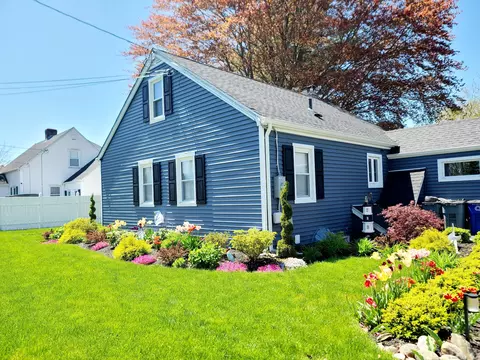 26 Round Hill Rd, Groton, CT 06340