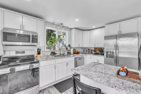 5 Fairview Ave, Ellington, CT 06029