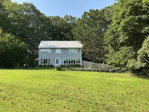 21 Willow Dr, Uncasville, CT 06382