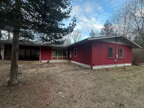 22 Meadowood Rd, Mansfield, CT 06268