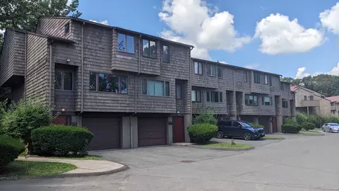 184 Towne House Rd #184, Hamden, CT 06518