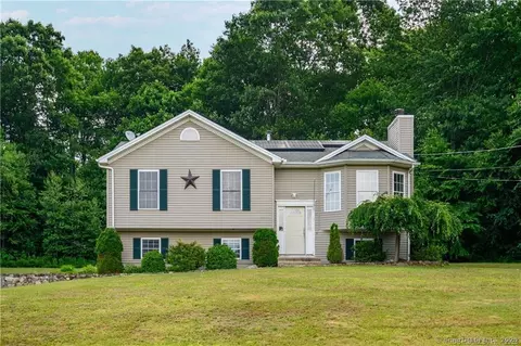 17 Fieldstone Ter, Naugatuck, CT 06770