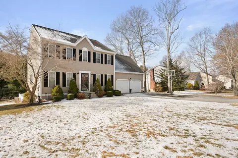 35 Yorkshire Dr, Waterford, CT 06385