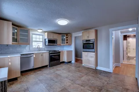 12 Cumberland St, Manchester, CT 06042