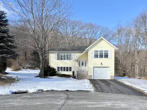 31 Mohican Ln, Bristol, CT 06010