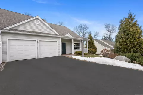 704 Holly Ct #704, Oxford, CT 06478