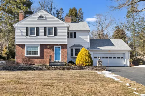 69 Meadow Ln, West Hartford, CT 06107
