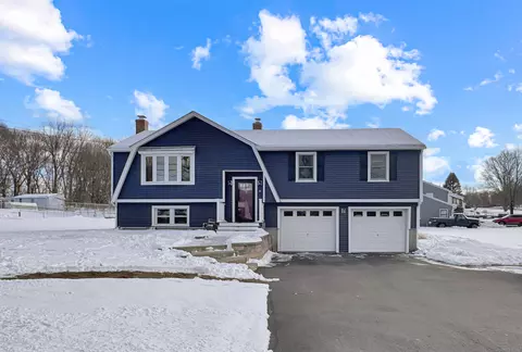 66 Roarke Rd, North Haven, CT 06473
