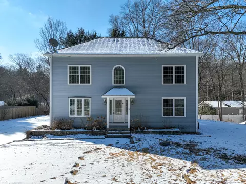 1062 Lakeside Rd, Southbury, CT 06488