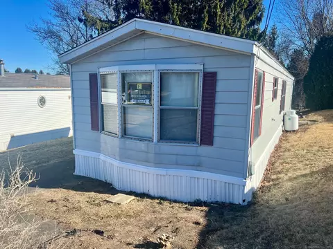 138 E St, Groton, CT 06340