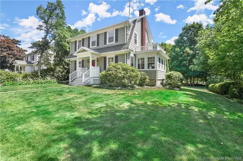 46 Hilltop Dr, Trumbull, CT 06611