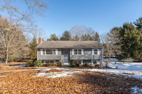 831 Nut Plains Rd, Guilford, CT 06437