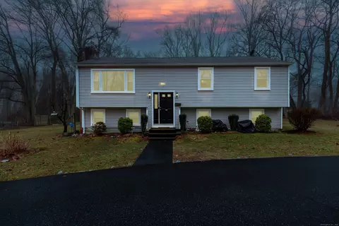 34 Brush Hill Rd, Clinton, CT 06413