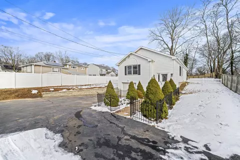 28 Short Beach Rd, Branford, CT 06405