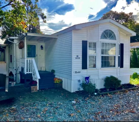 116 Fair Acres Cir, Stonington, CT 06378