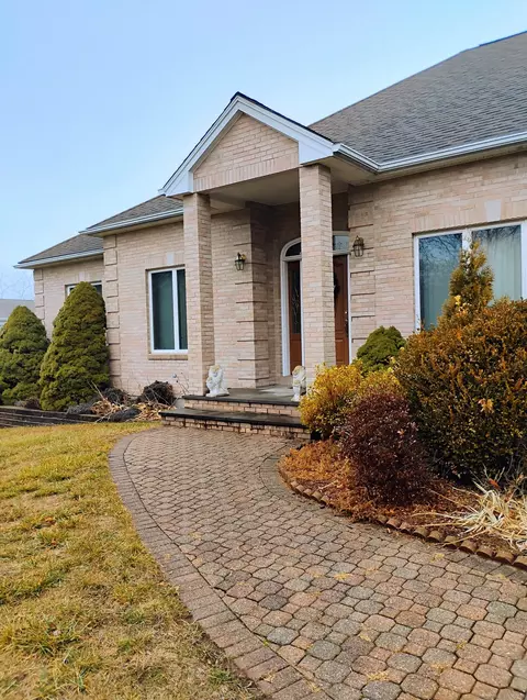 57 Park View Rd, Berlin, CT 06037